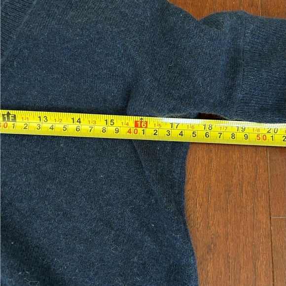 Theory 100% Cashmere Pullover Navy Long Sleeve with Crew Neck size S/P excellent - Picture 5 of 8